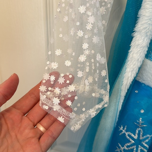 Girl’s Ice Princess Costume Size 5-6 - Picture 4 of 10
